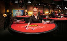 Người hâm mộ bóng đá Việt Nam theo dõi V.League trên ứng dụng open8808